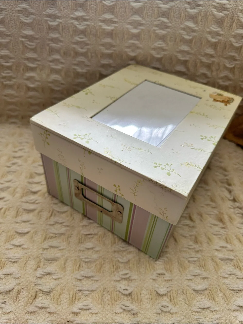 Classic Winnie the Pooh Stationary Keepsake box- Envelopes, cards, and stickers